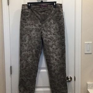 Grey Gloria Vanderbilt Amanda Jeans, size 14P
